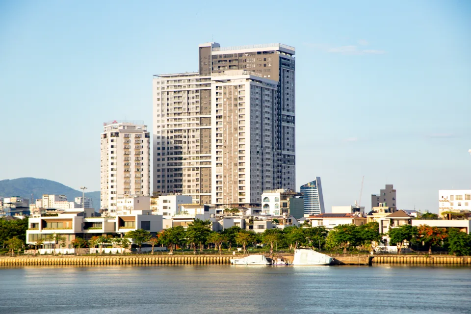 Căn góc hai mặt tiền